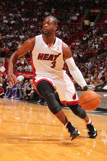 [NBA]克尼佩尔快攻妙传 米勒跟进扣篮得手