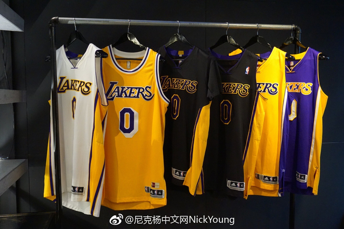 足球和篮球观赛热回暖，全球关注度持续上升