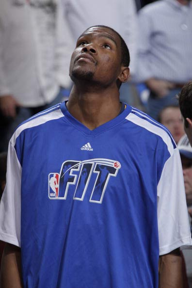 邵佳一肇庆带队开启国足新年首训 三代国脚亮相