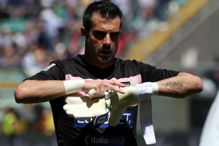 约克logo三分压哨绝杀广东！#鸿哥聊球＂