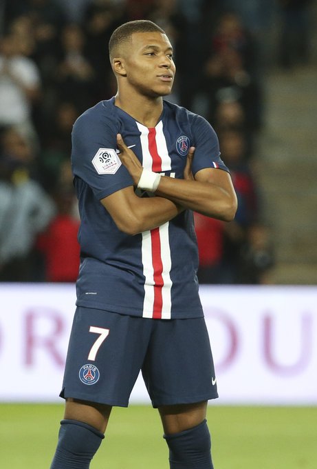 《定制手套生意：那些为顶级球星手工缝制皮革的工匠》