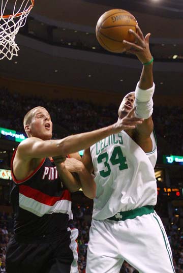 湖人vs独行侠首发：詹姆斯&东契奇大战浓眉&弗拉格